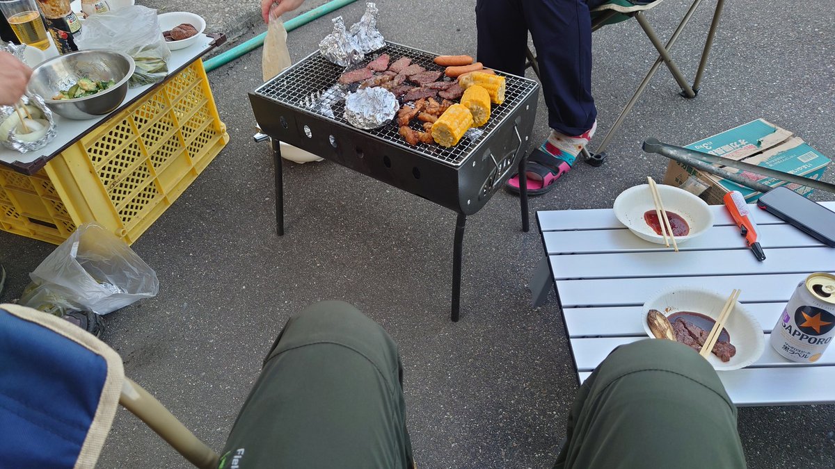 ThePoliteOutlaw's tweet photo. 田舎出身の民としては、こんな隣家と距離の無いところでBBQするのは、他者に配慮できないバカとしか言えんなｗ

自己中のカス

自宅でBBQしていいのは、近所と距離があって、庭持ってる家なんだよ

やりたきゃ河川敷行け https://t.co/J1m6sVULdd