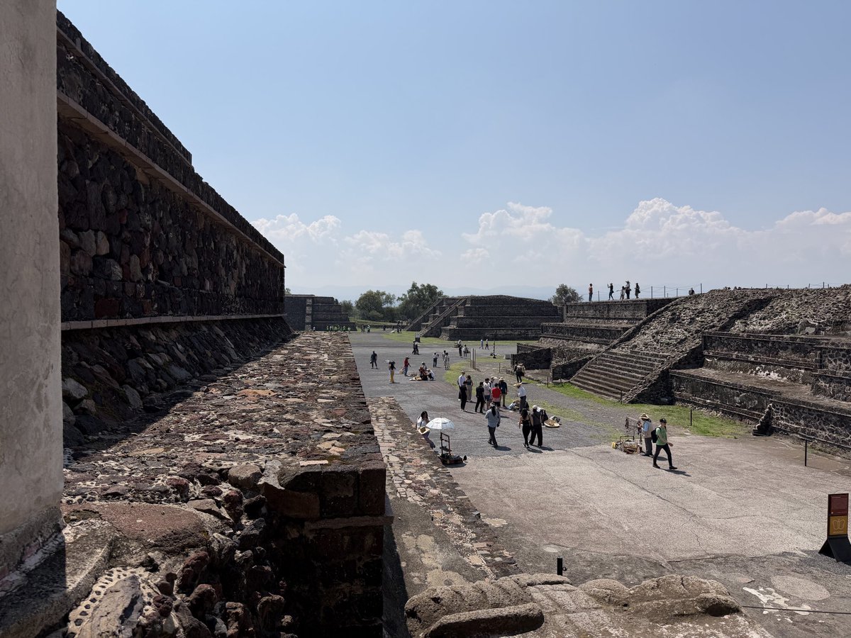 clt_kai's tweet photo. Walking the Avenue of the Dead and climbing (well… attempting) the Pyramid of the Sun at Teotihuacán today was unforgettable. https://t.co/rfpjZOCgIp
