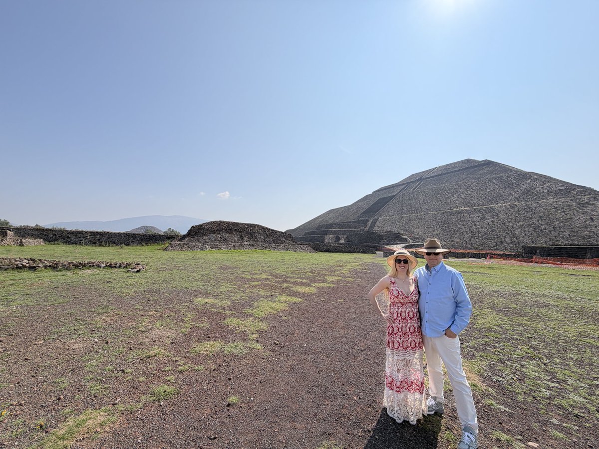 clt_kai's tweet photo. Walking the Avenue of the Dead and climbing (well… attempting) the Pyramid of the Sun at Teotihuacán today was unforgettable. https://t.co/rfpjZOCgIp