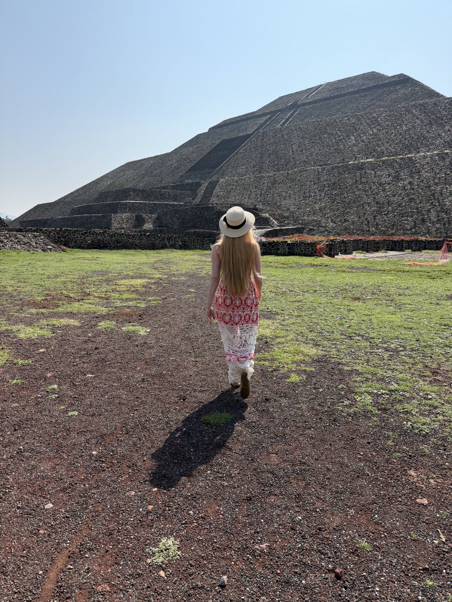 clt_kai's tweet photo. Walking the Avenue of the Dead and climbing (well… attempting) the Pyramid of the Sun at Teotihuacán today was unforgettable. https://t.co/rfpjZOCgIp