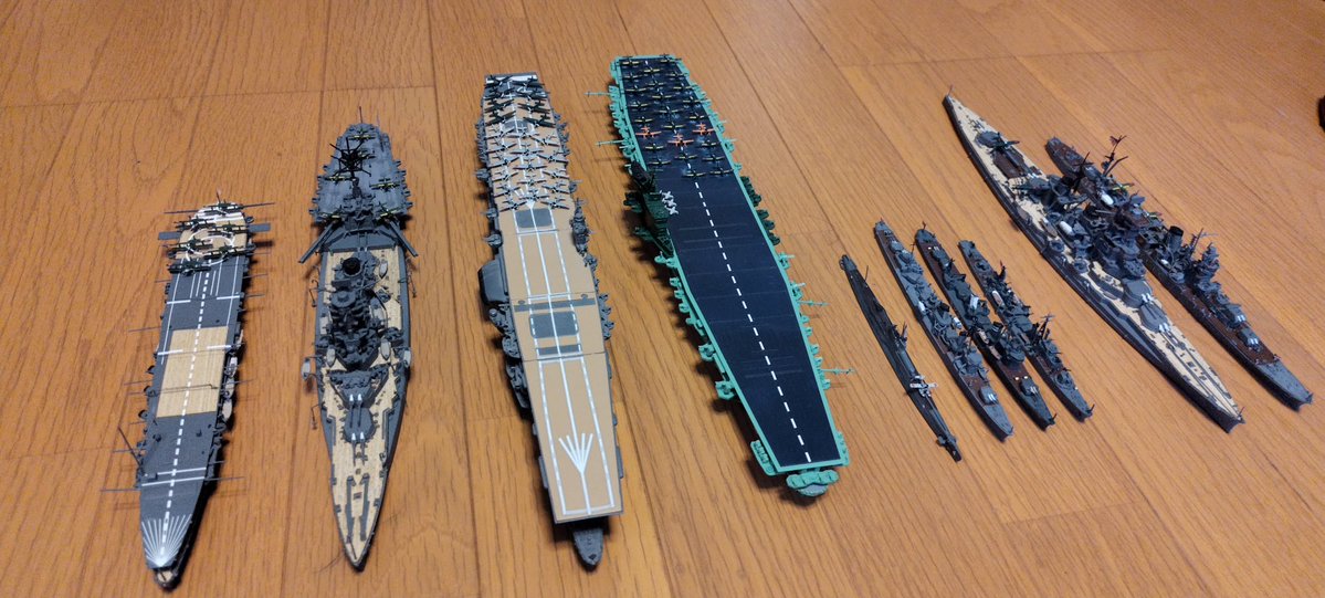 Machoman_Tuda2's tweet photo. 5月で組み立てた、塗装した艦船模型
赤城と信濃は艦載機を新規で塗装
伊26、初霜、槇は大昔の食玩 https://t.co/EM8KiKAs5S