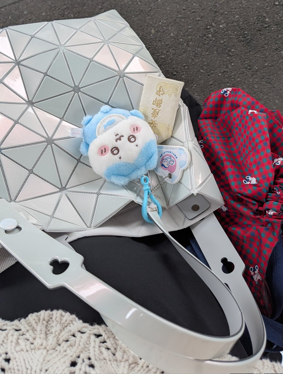 ____or1's tweet photo. 2つ目のBAOBAOおろした🤍
偏光のきらめきが忘れられず、、毎朝TLチェックの亡霊となり再入荷の情報を元に無事ゲット！スノーホワイト可愛すぎる………… 安産祈願🔥 https://t.co/gIYT2ziJ8V