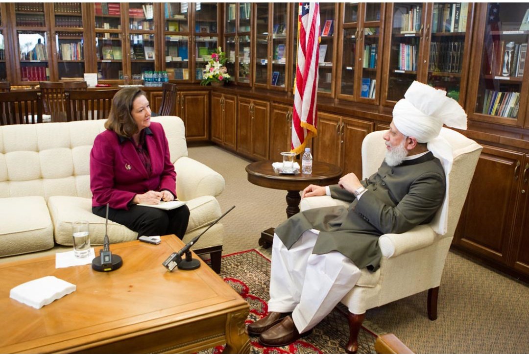 1637_Qadian's tweet photo. Press interviews with Los Angeles times and wall street journal.

#KhilafatForPeace https://t.co/etg2tivOWi