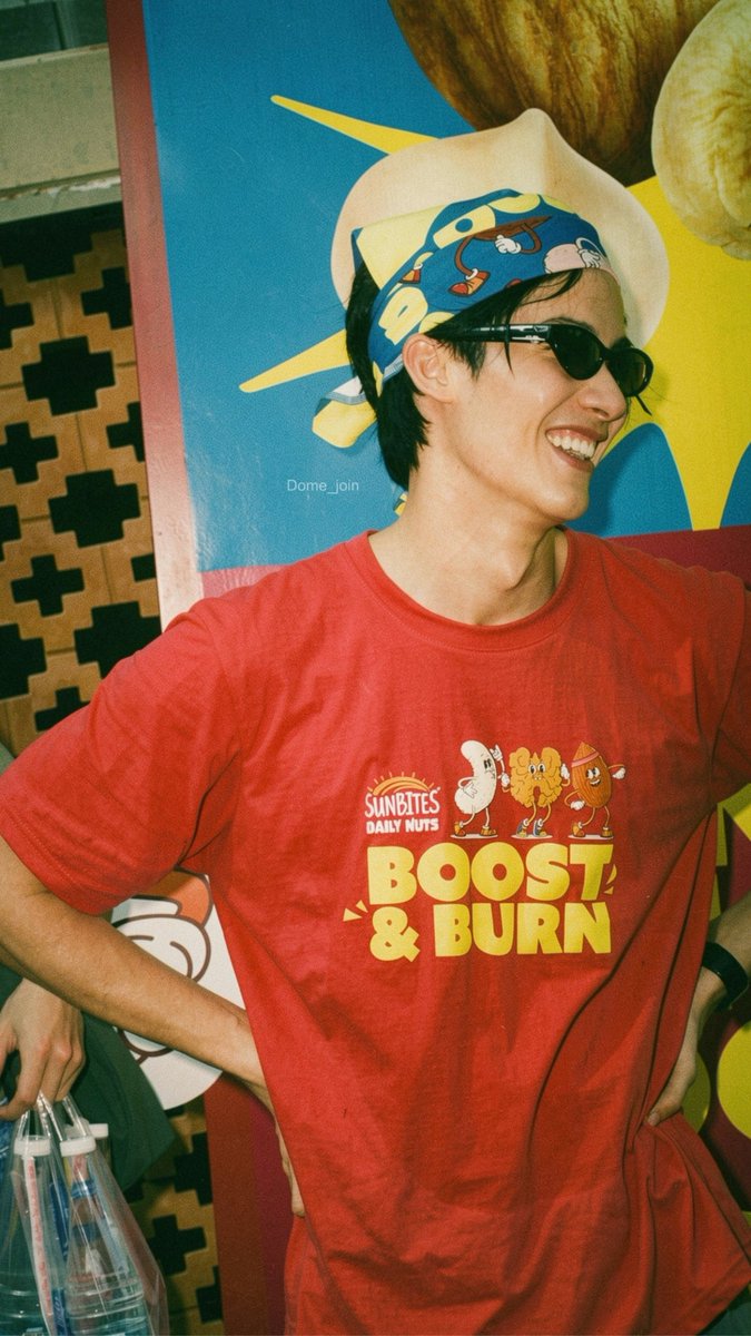 Domee_S's tweet photo. 🌻💛✨

#SunbitesDailyNutsBoostandBurn
#Tawan_V https://t.co/f9zRezCGff