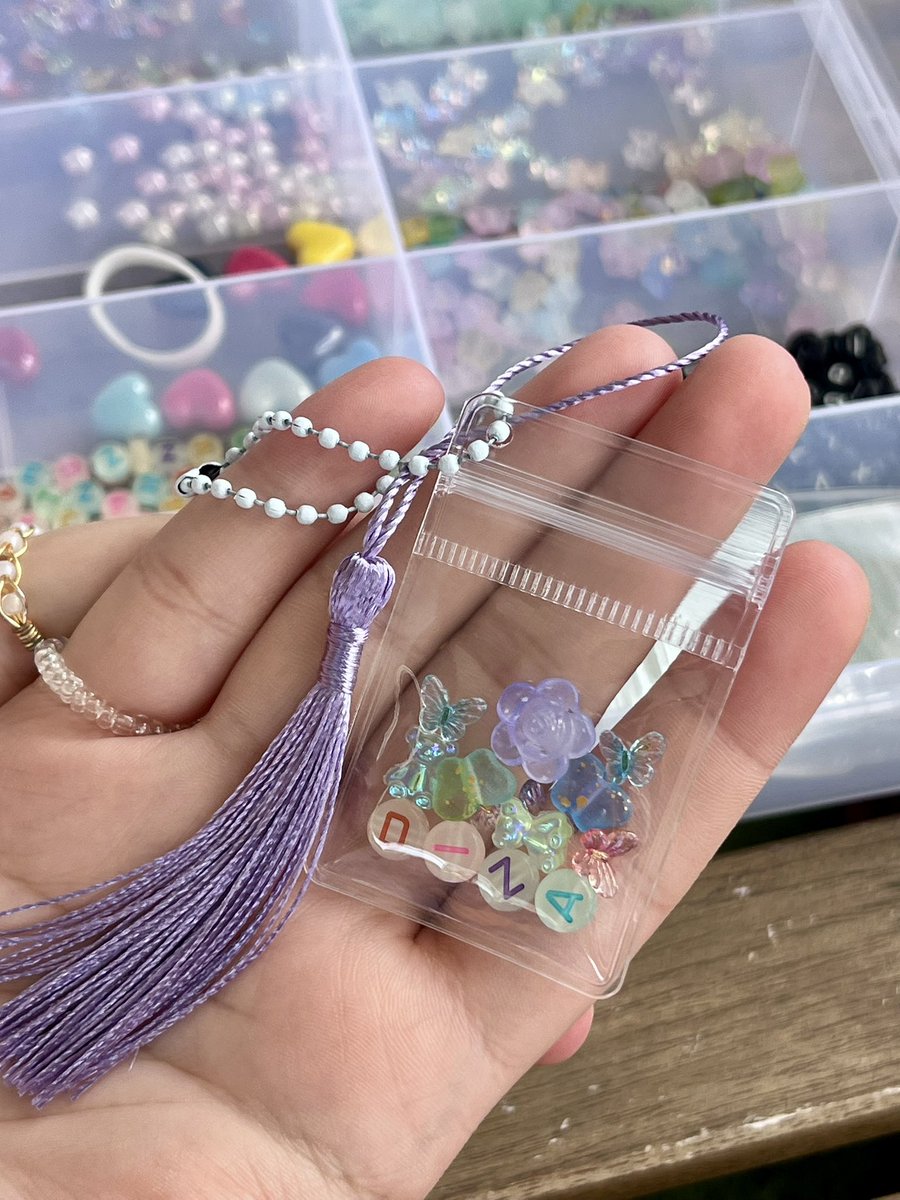 verivery_my's tweet photo. Nak buat custom keychain pun ada, comel kan?🥹🫶🏻

Free je cepat cepat~🏃‍♀️

#VERIVERY #베리베리 
#RembangSenja_YGY https://t.co/bIyDoAHv6K