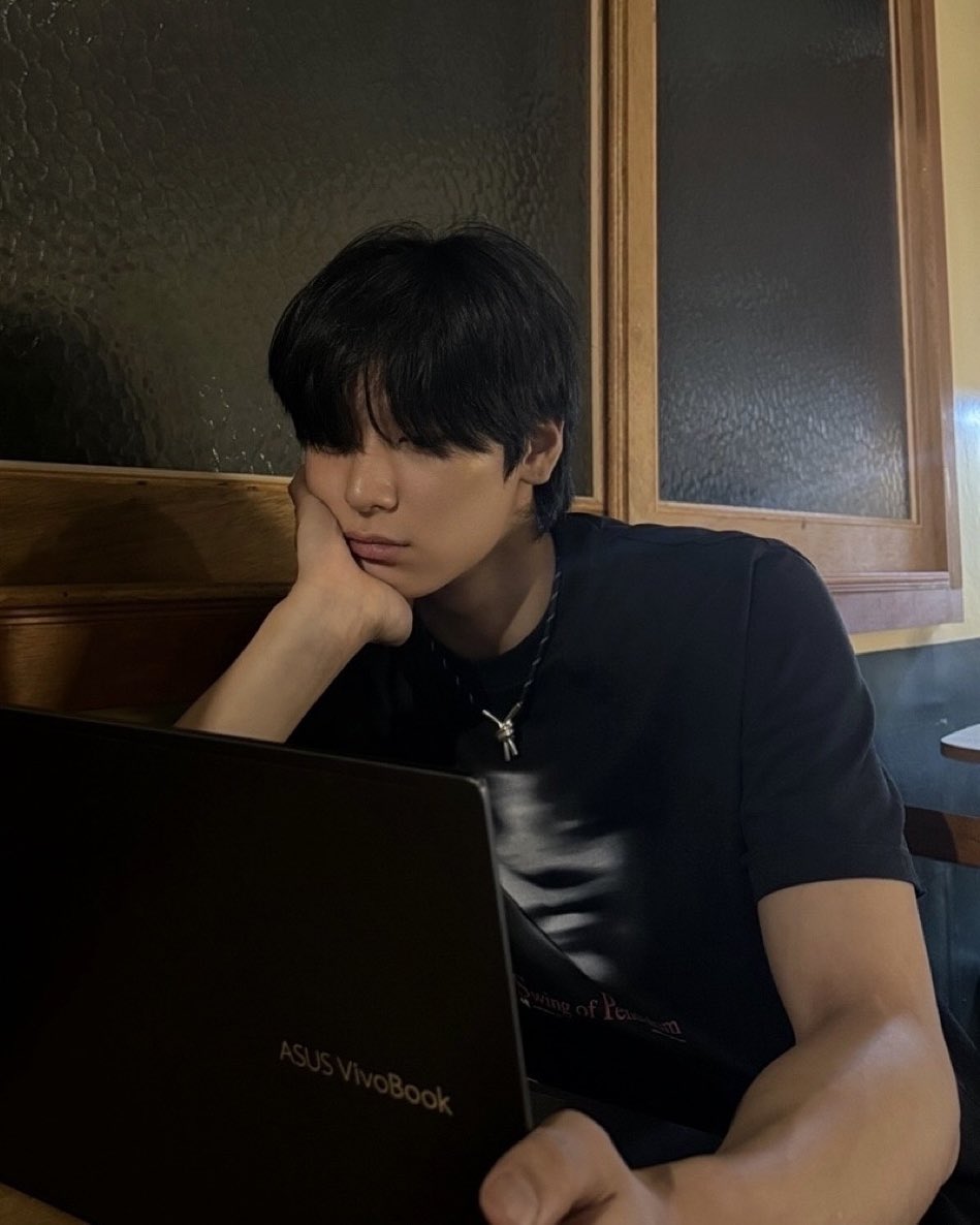 no context juyeon tweet media