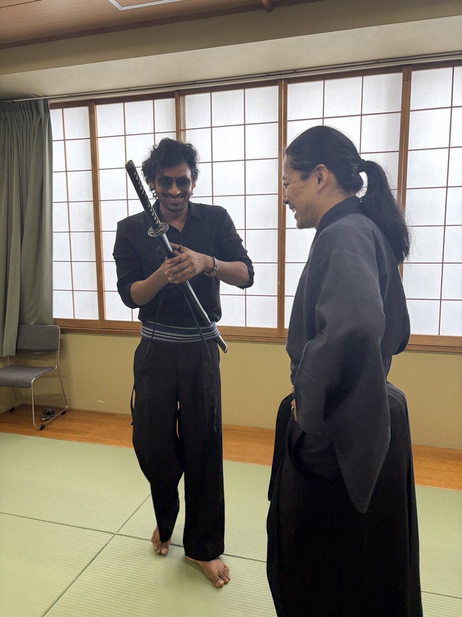 ichido2016's tweet photo. インドからお越しのゲスト
プライベートレッスンに参加

「初めての日本旅行で、刀と一緒に写真を残したい」という希望から、今回は撮影多めの侍体験に

写真や動画の構図にもこだわりながら、侍の挨拶や基本の型も体験していただきました

納得のいく写真を残せて楽しんでいただけました

#殺陣 #月島 https://t.co/QQadaHOkU0