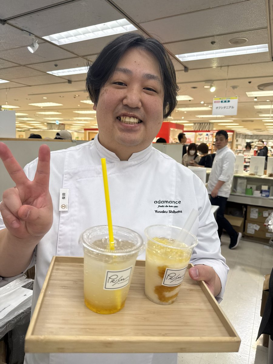saki___c's tweet photo. クッキー博ではプリズムラボのスムージーとユズネードを！
どちらも美味しかった😋
柴田シェフにもお会い出来て嬉しかったです！ https://t.co/8FdelfTXDV