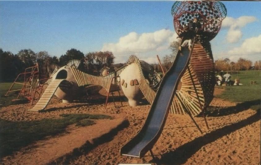 Memoire2cite's tweet photo. Aire de jeux playground à st SEBASTIEN SUR LOIRE 1980s. https://t.co/jFHAQnnQDe