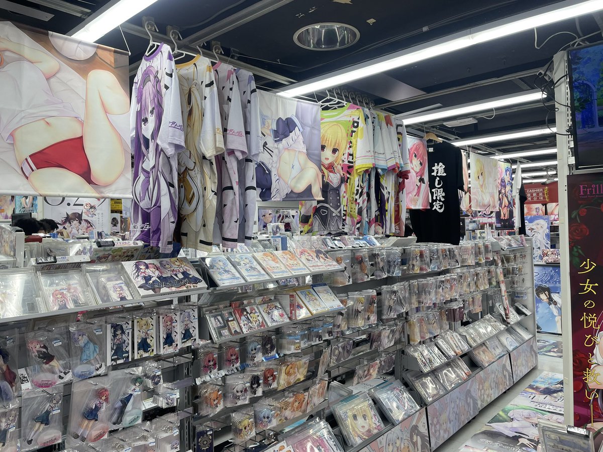 こみ tweet media