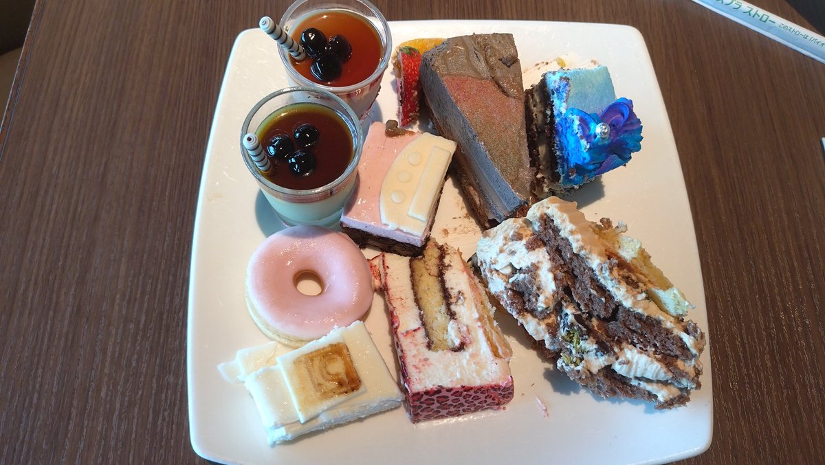 crackamethyst's tweet photo. 友達とホテルランチ！
ランチ＆スイーツビュッフェ！
お腹いっぱい美味しかったー♪ https://t.co/Al9v3uKhgY