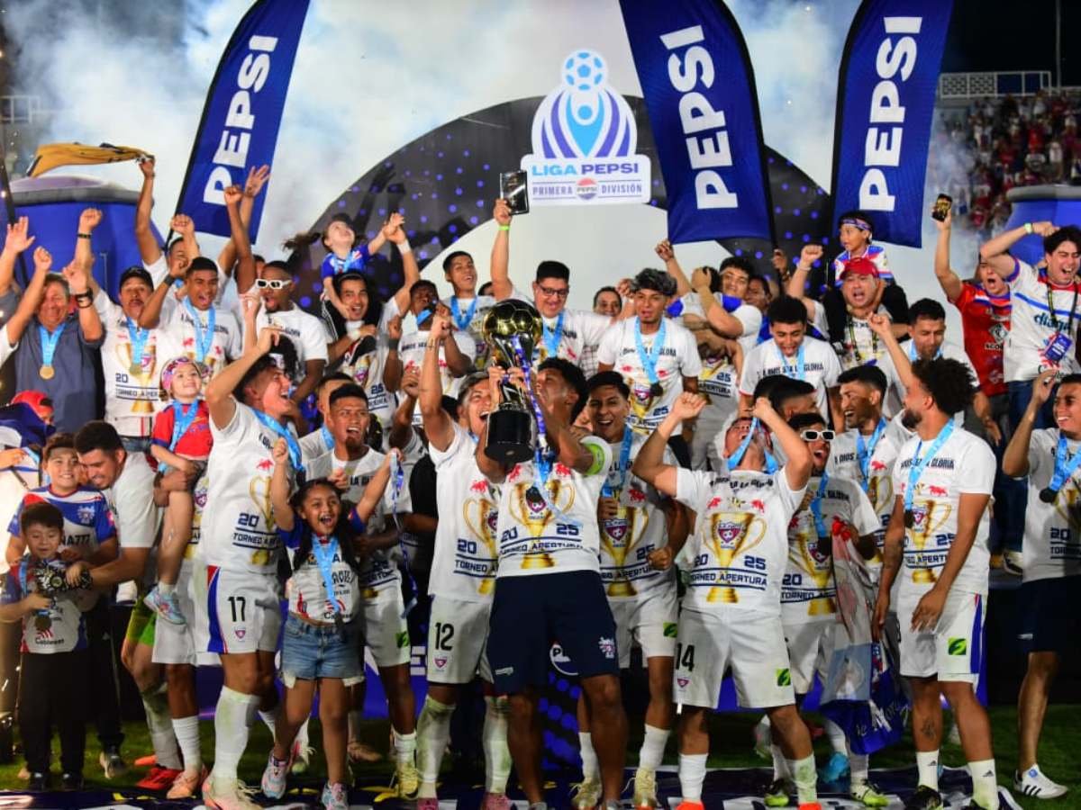 AngelAlv55's tweet photo. Hace cuánto no teníamos a 2 campeones con tanto mérito? 

Entiéndase, todos los campeones tienen méritos. Sin embargo, el punto es que ganaron los líderes de cada torneo, los de las mejores estadísticas, los que dominaron la liga y coronaron con justicia. 

Firpo y FAS, Chapó. https://t.co/BLj9KjsiRO