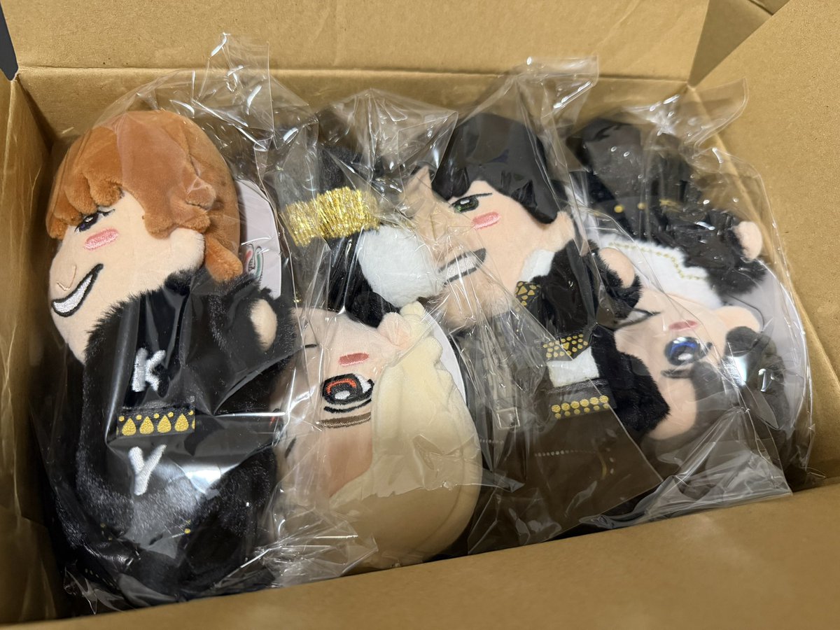 kikio8915's tweet photo. はぴぬいとグッズたち届いてた☺️
佐野晶哉だけ買う予定だったけど気づいたらみんな買ってた笑 
顔もだけどやっぱり服が凄すぎて買ってしまった！   #Aぇgroup  #はぴぬい https://t.co/hq7Tz2mZao