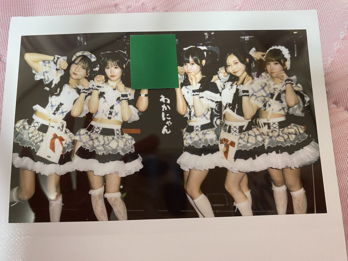 ako1002's tweet photo. 5/23 新衣装＆新曲お披露目公演
みんなのこだわりが詰まった可愛い衣装"(∩>ω<∩)"💚❤️🩵💛🤍
皆で猫ポーズฅ^•ω•^ฅかわいい♡
 #Aivery https://t.co/WgxPlaR4iP