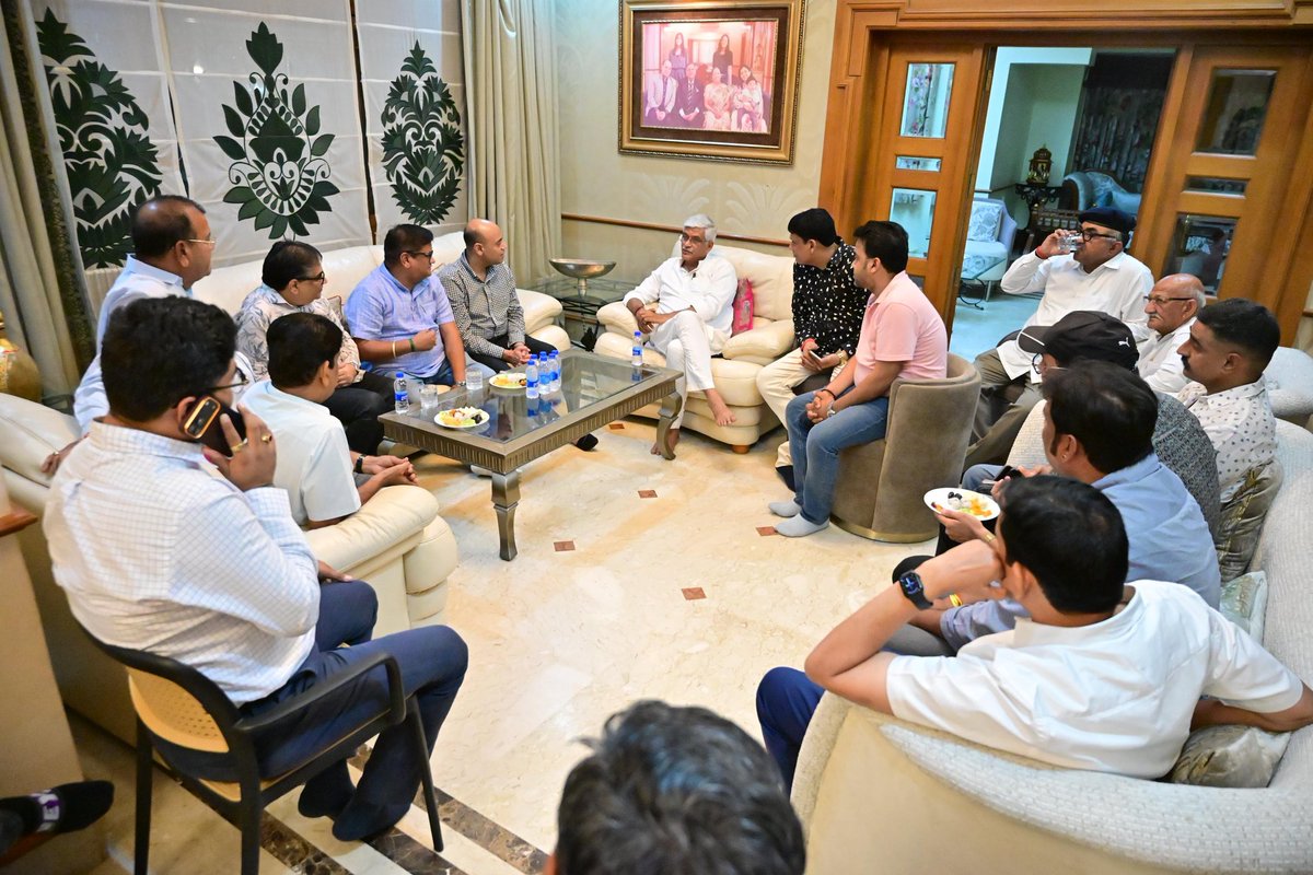 gssjodhpur's tweet photo. बीकानेर में रहते हुए संगठन से जुड़े सदस्यों और पारिवारिक मित्रों के शोक काल में उन्हें मानसिक संबल देने का प्रयास किया।

ब्रिगेडियर स्वर्गीय श्री जगमाल सिंह जी, समाजसेवी उद्यमी स्वर्गीय श्री शिवरतन अग्रवाल ‘फन्ना बाबू’ एवं स्वर्गीय श्री महावीर सिंह जी को श्रद्धांजलि अर्पित की। वहीं श्री हरि सिंह बिठ्ठू जी के पूज्य पिता को श्रद्धासुमन अर्पित किए।

कोलायत विधायक श्री अंशुमान सिंह भाटी साथ रहे।