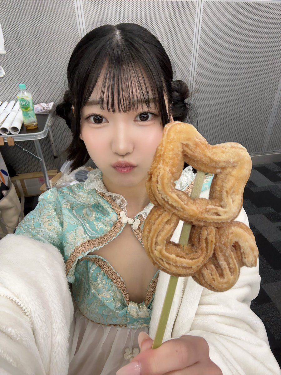 hatsuminanoka's tweet photo. おそなの🤍
いっぱい寝過ぎちゃった！🥹՞

昨日買ってもらったチュロス
猫ちゃんの形で可愛かった🐈‍⬛🎀

もちもちで美味しかったな〜🤤 https://t.co/G0x0hRO1uI