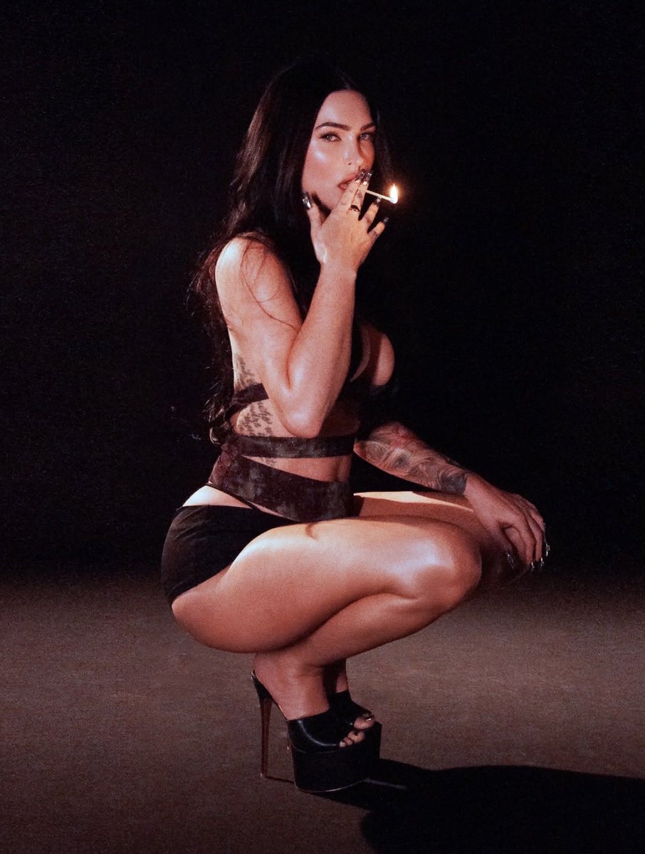 Ashley ✮ tweet media