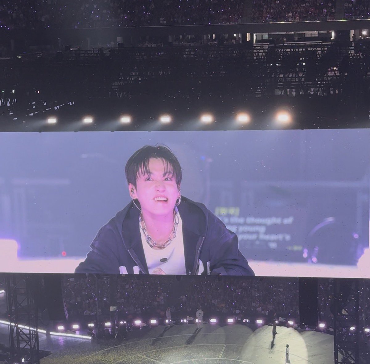 nnoebi's tweet photo. jungkook wasn’t happy with the vegas dj either IFBDJFJDJHFJDBF https://t.co/qiZAB29QIO