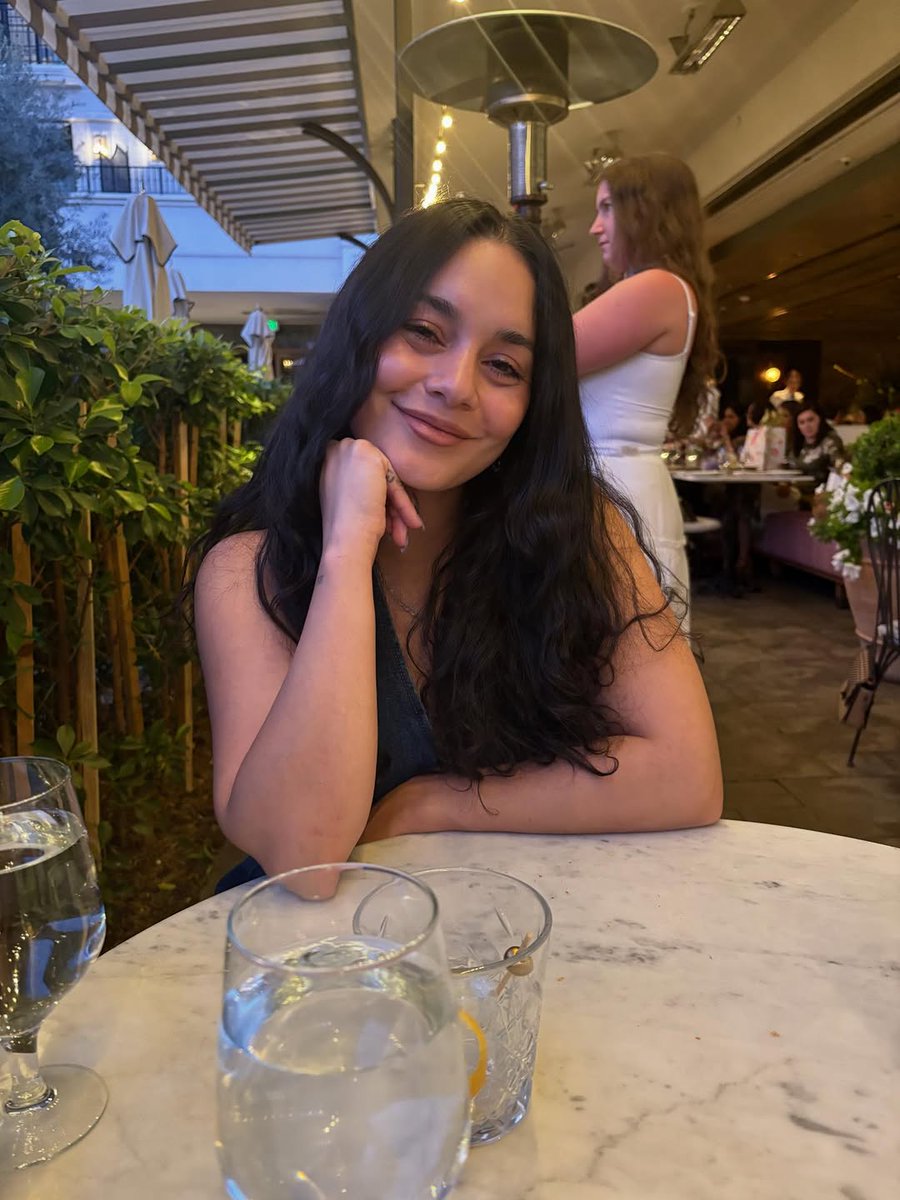 🔮Vanessa Hudgens🔮 tweet media