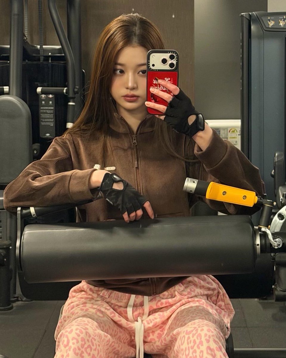 ꒰ྀིঌ tweet media
