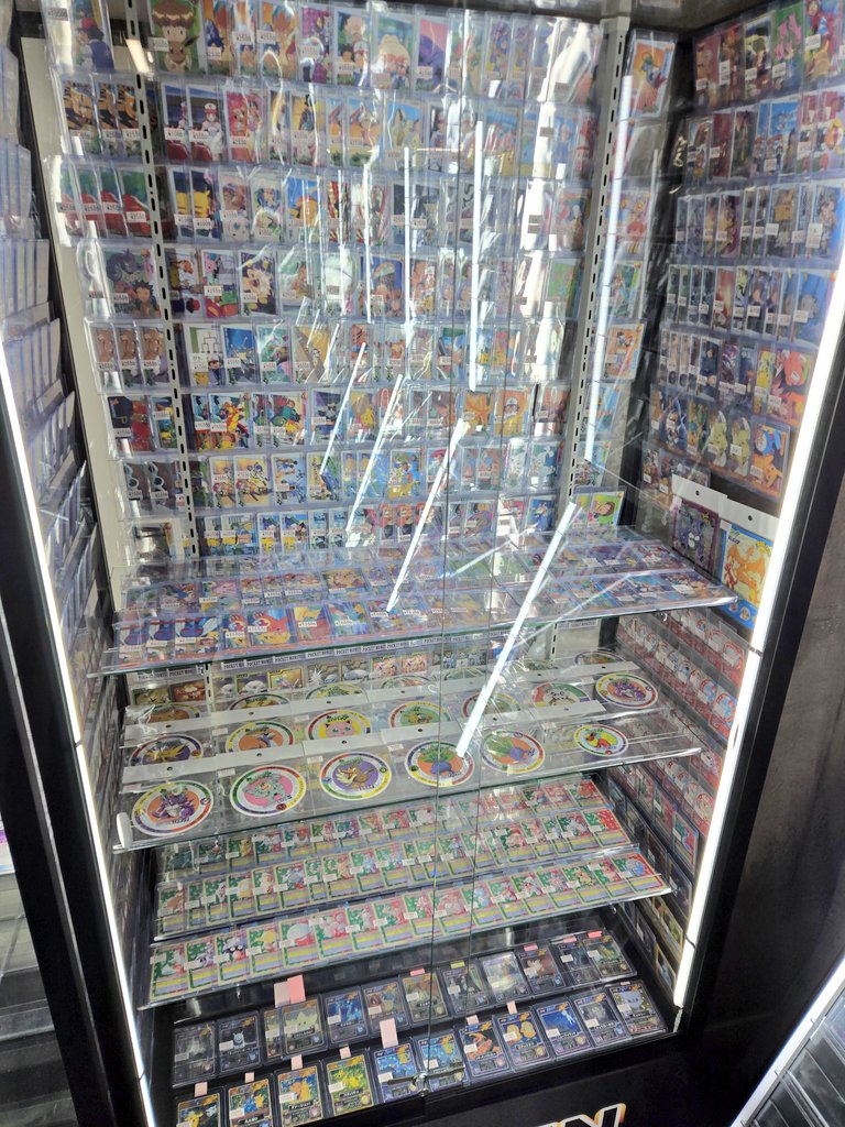 コーナー紹介】 店内奥にレトロショーケース新設いたしました(アニメ