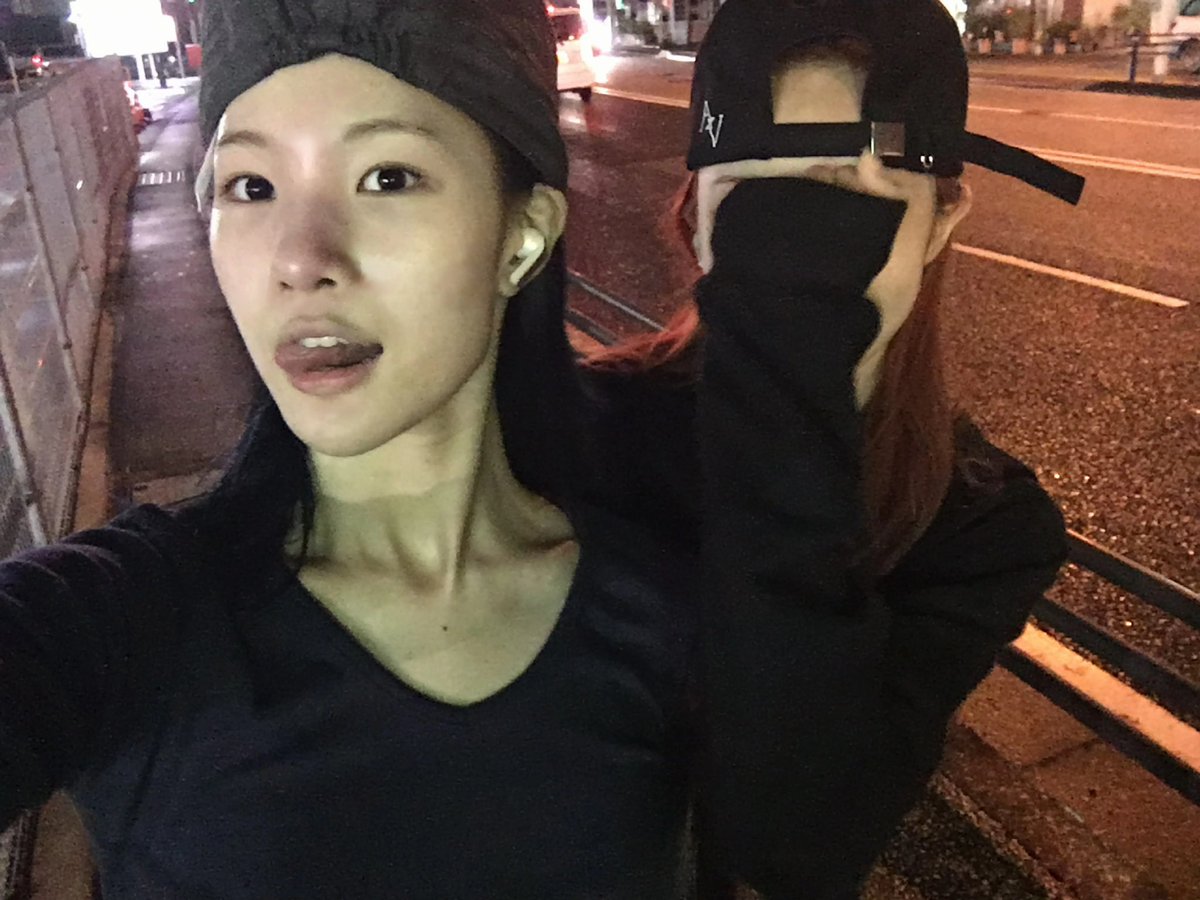 Hearts2INA's tweet photo. 260524 #JUUN weverse comment

👤: Juun tanpa makeup bener-bener daebak 🤭🤭
Lucu banget omg
Wajah polos Ian juga lucu banget 🫶
Kalian berdua kayaknya udah nggak perlu makeup lagi deh ㅋㅋㅋ😉
👾: Orang yang ada di foto itu bukan Juun
👾: Wajahnya nggak kelihatan(?)

#Hearts2Hearts #하츠투하츠 #H2H
@Hearts2Hearts
