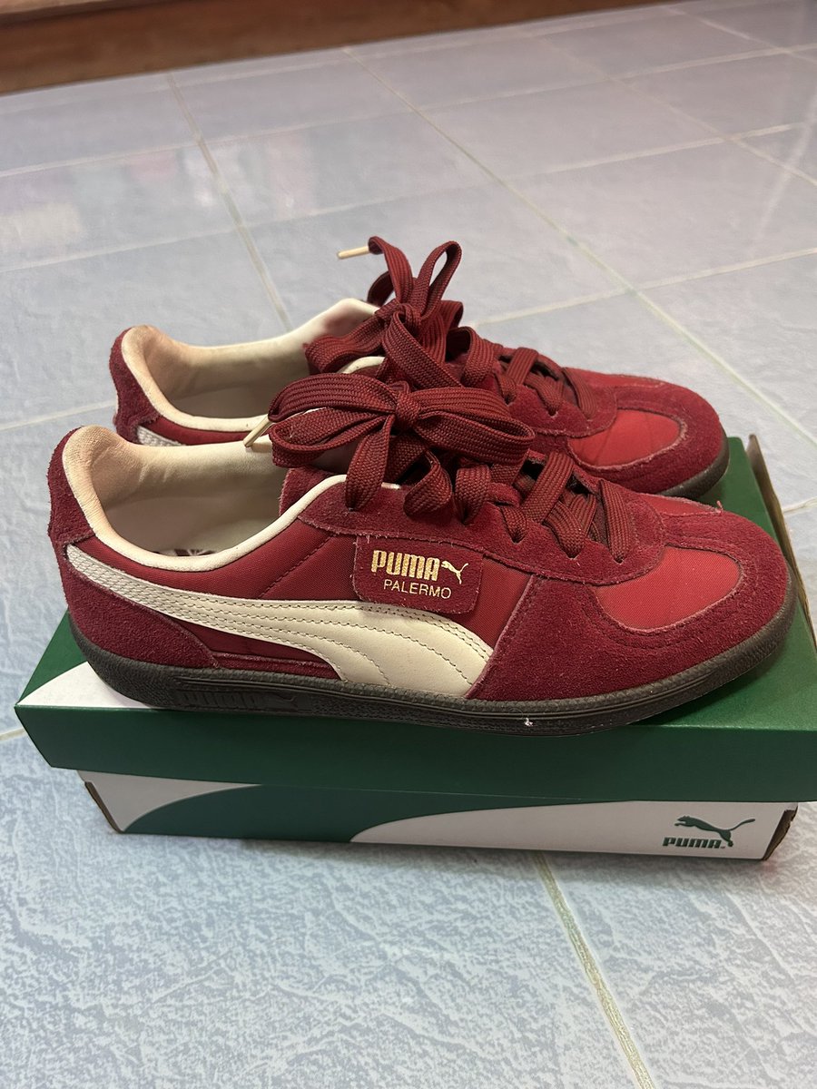 gwenttpy's tweet photo. 🍐ส่งต่อ puma palermo สีดำกับสีแดงค่ะ size 38 คู่ละ 1200 รวมส่ง สนใจทักมาสอบถามได้นะคะ
#ส่งต่อรองเท้า #รองเท้าpuma #ส่งต่อpuma #pumaspeedcat #พรีออเดอร์เกาหลี https://t.co/ODJOGDTbfm