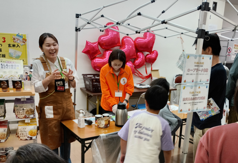Luckyfmibrknews's tweet photo. 【ボランティア特派員だより】（2026年5月23日放送）5月2日、東海村のイオン東海店で防災イベント「ぼうさい マスターチャレンジ」。地域の企業や行政、関係団体が連携した取り組み。子どもたちがゲーム感覚で元気いっぱいに各ブースに参加。https://t.co/4jeImU4vSn  #LuckyFM https://t.co/FPNqN8RlQP
