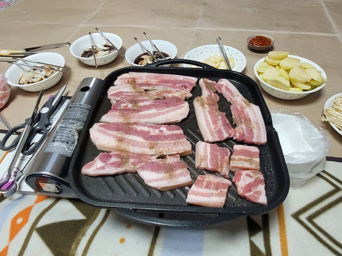 haluu0813's tweet photo. 드디어 볼일 다 봤다...
2주간 고생했다 와따시...ㅠㅠ

오늘 재장전하�� 내일부터 그림 재개!! https://t.co/Z392Te8DOx