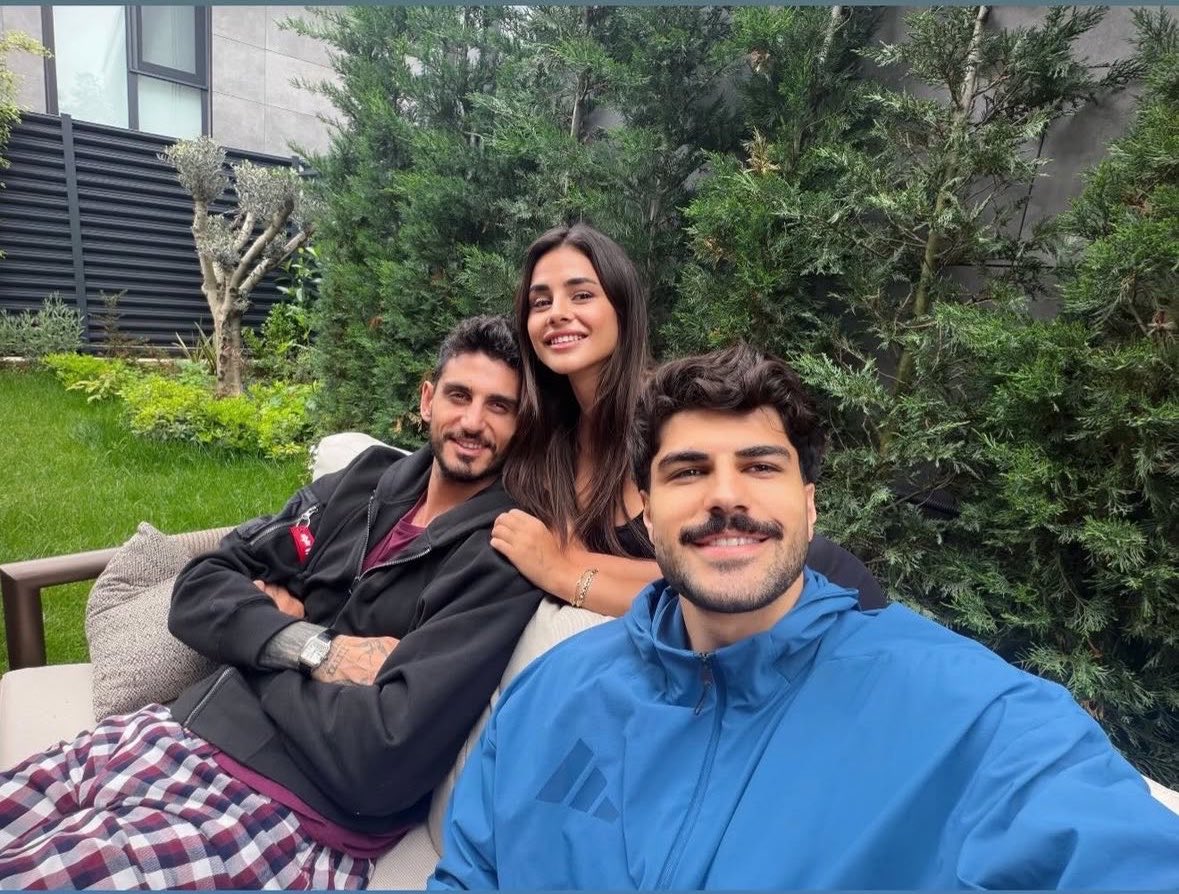 naz tweet media