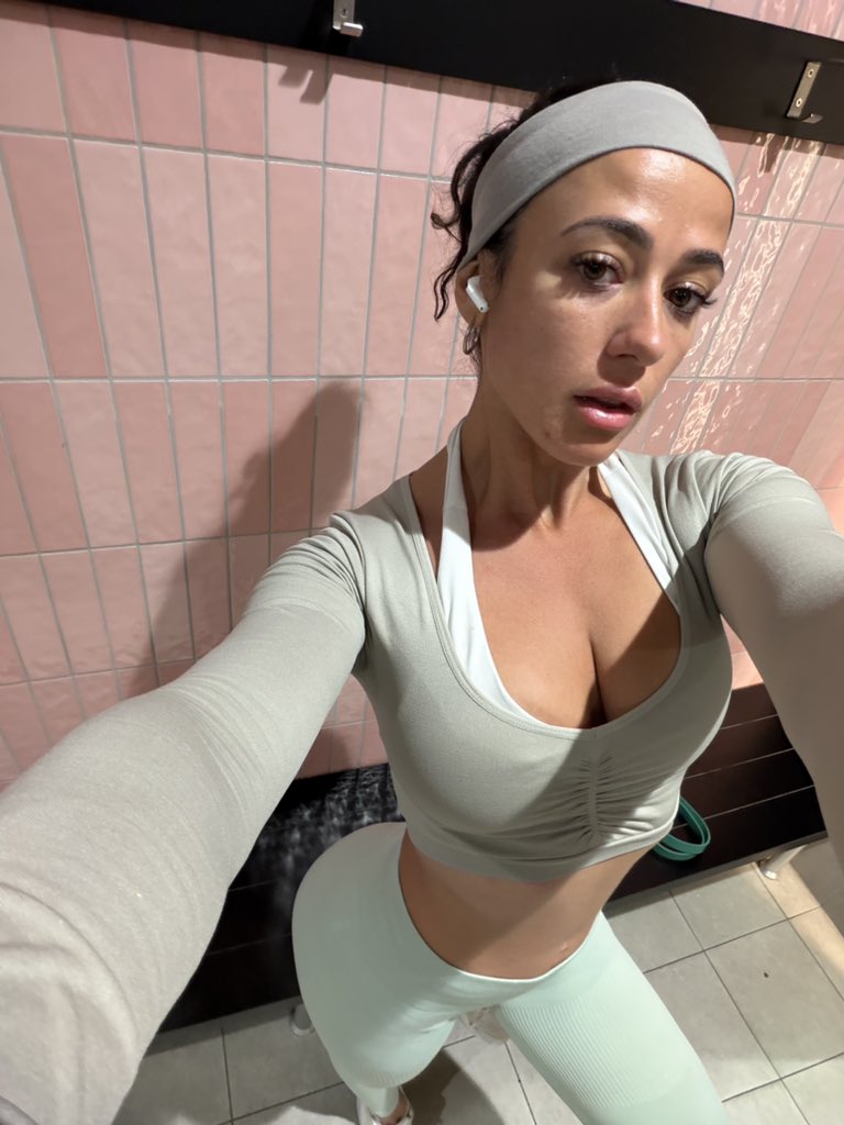 Elysha tweet media