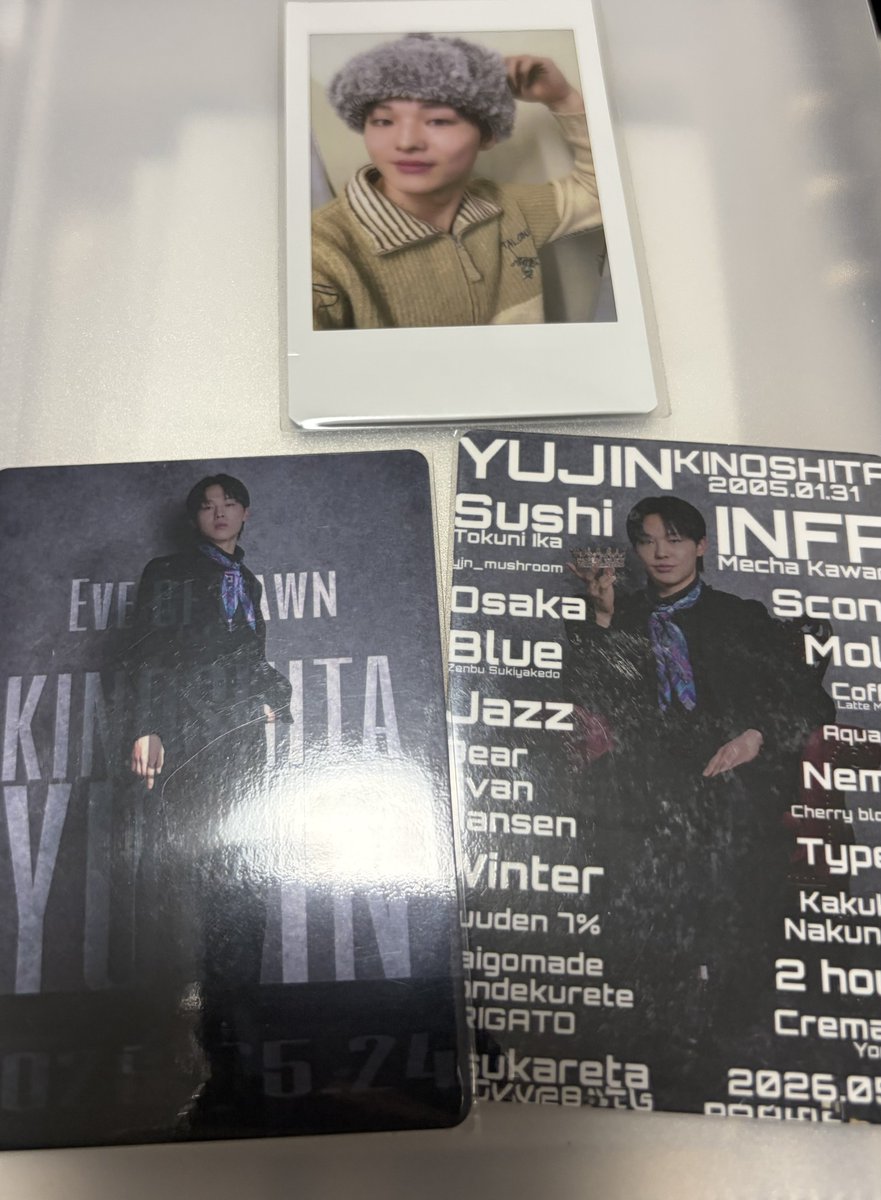 el_usj's tweet photo. @_yjnmero 検索から失礼いたします。
ようすけくんのチェキで1番右のものとようすけくんトランプ柄トレカとようすけくん&amp;こうすけくんペアトレカまとめて交換可能でしょうか。パークでの手渡し希望です。ご検討お願いいたします。 https://t.co/UPN6Ex6CKT