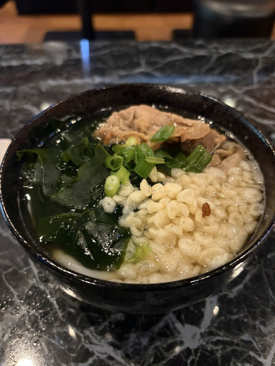 rainbowraido's tweet photo. 今日のお夕飯は肉うどん
茹で肉が乗っているだけではない私好みな味付けのお肉😋
食べれて良かったー😆

#アニカラマナティ
#アニソンバー
#ちよぴごはん https://t.co/SdFkv5xY5J