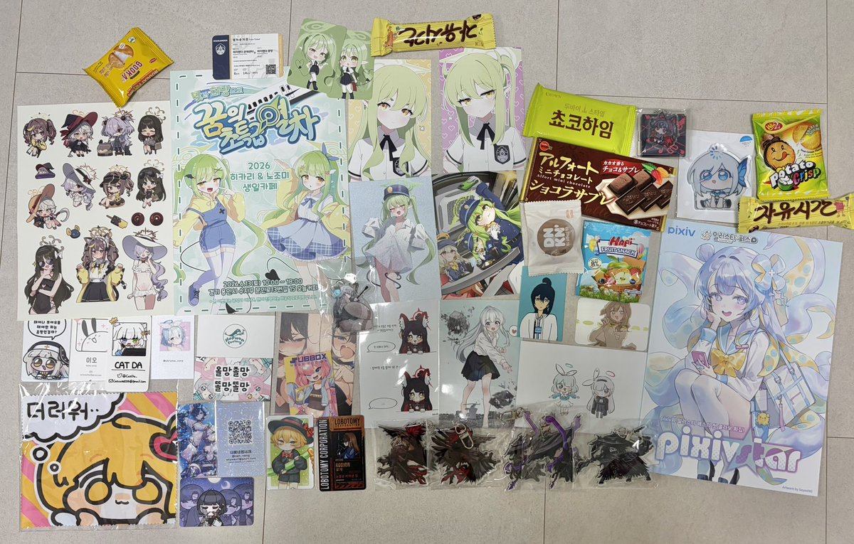 DDONYAA_'s tweet photo. 5월 일페도 잘 마무리 했습니다!!!
요번에 선물을 너무많이받아서 몸둘바를모르겟습니다...😇🥹
늘 감사합니다...💕
찾아와주시는 분들 덕분에 행사다닐맛이 나네요
다음행사는 7서코에서 뵙겠습니다🫡

사진은 굿즈 산거/선물받은거(없으면 현장에서 먹음ㅎ) https://t.co/R4fDi8cHmc