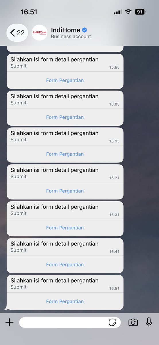 lieyoung_'s tweet photo. ini knp ya @IndiHome @IndiHomeCare kok ngechat mulu spam tiap 10 menit. udh dibales dan udah diisi tetep aja ada itu muncul. tolong dong ganggu bgt https://t.co/T6wbM6RNyK