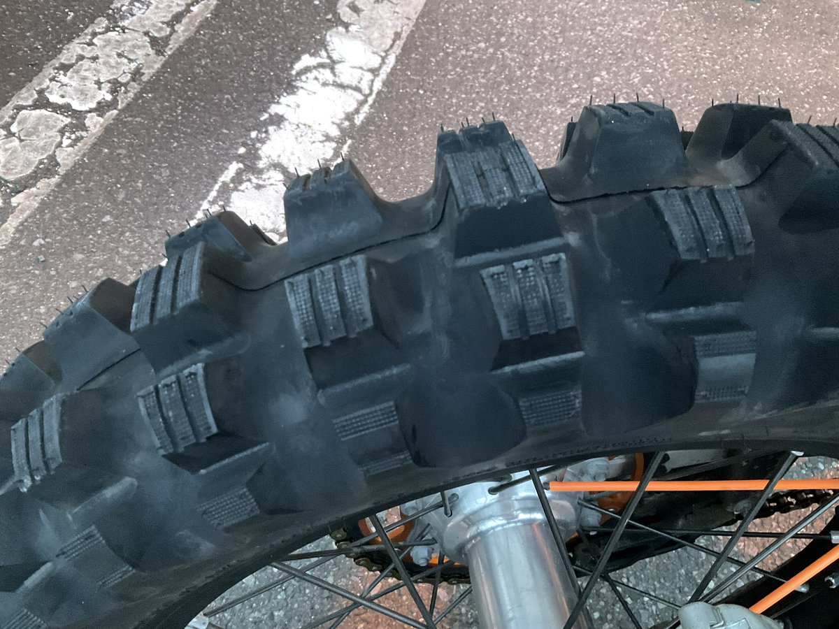 KTM819O4's tweet photo. #250EXC #METZELER #MC360 #Mitas #StoneKing #公道走行可能 #非FIM #とりあえず8の字 https://t.co/Syt8Amd0Kv