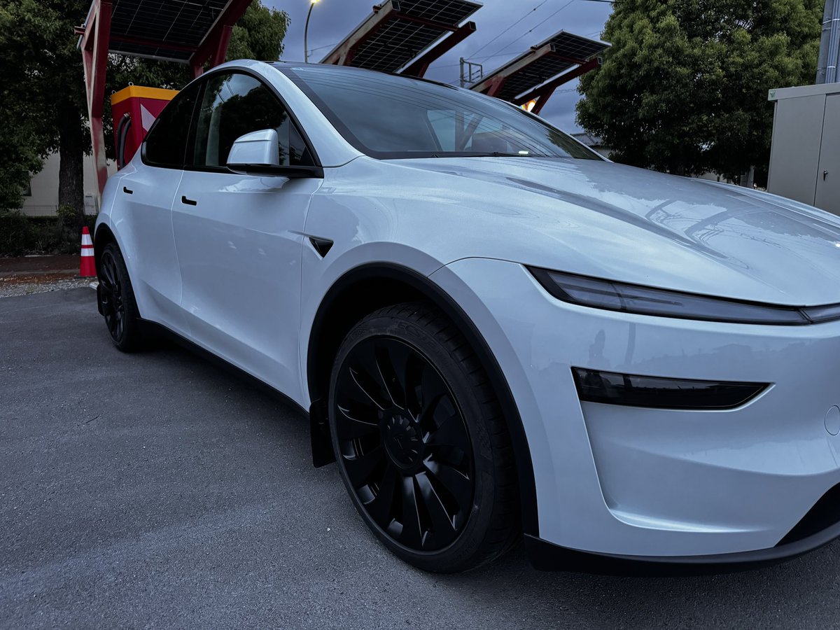 castella555's tweet photo. 予想しなかった出費ですが、19インチから20インチにしました🤗
#Tesla
#テスラ
#ModeY
#モデルY https://t.co/CE9uv9C7ya