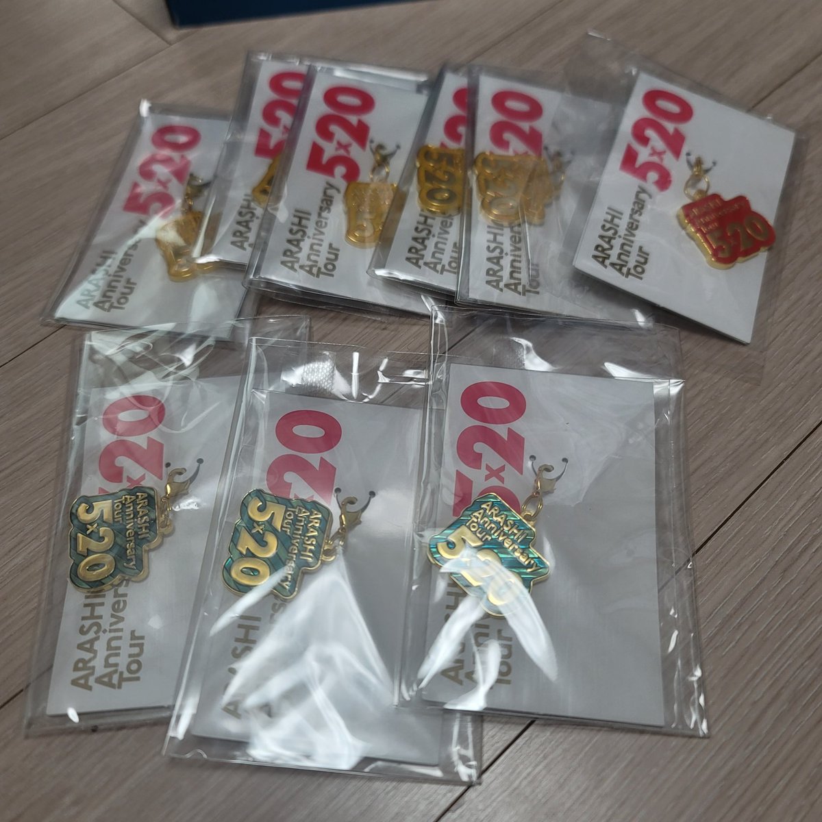 rollingdays_s's tweet photo. 혹시 520 회장한정 컬러가 갯수가 안맞아서 불편하신분 안계신가요.....
교환하실분.....
회장한정이 흘러남치는자가 되었어요....
개그는 저게 다가 아니라는거예요...... https://t.co/TG3oH9ezM3