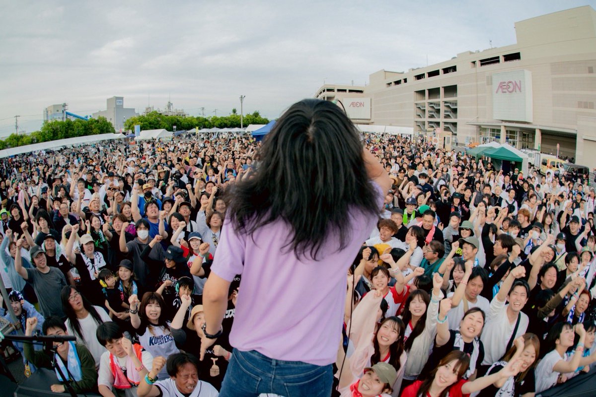 shiosairock's tweet photo. 【🔥潮騒ロック開催中！🔥】

潮騒ロック
BLUE STAGE トリは古墳シスターズ！

潮騒ロックを引っ張っているバンドの一つ！
見逃したくないライブでした！

5.24（日）
『SHIOSAI ROCK FESTIVAL 2026』
イオンモール高松北側平面駐車場
入場無料

photo by ＠tun_712 

#潮騒ロック
#SRF2026 https://t.co/zWZczn3Mzu