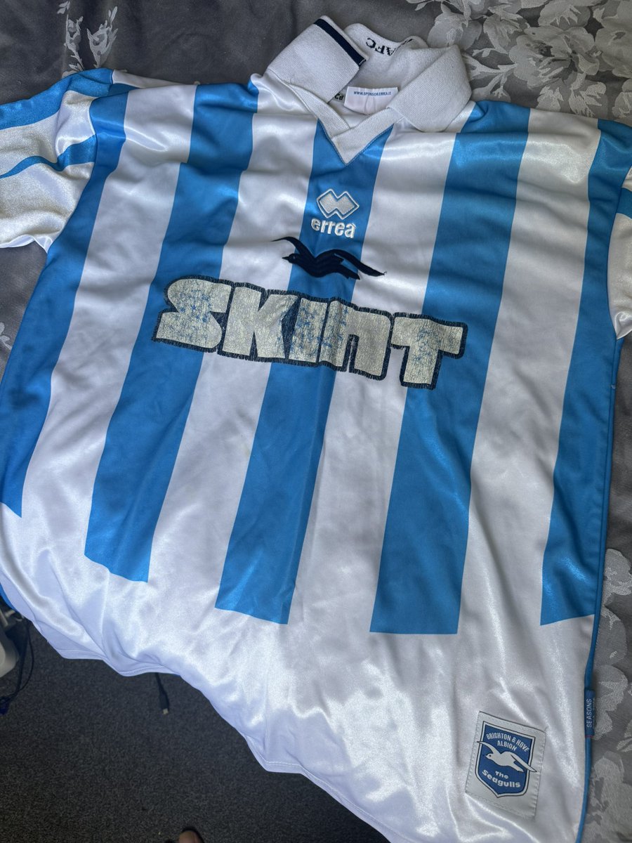 eric_180uk's tweet photo. Massive game for @OfficialBHAFC today. There can be only one outfit choice @SayersBHAFC. https://t.co/nz7XuJKRzt