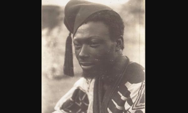237online's tweet photo. Ibrahim Njoya, le roi bamoun qui inventa un alphabet contre la colonisation: À la fin du XIXe siècle, pendant que les puissances européennes imposaient leurs langues au #Cameroun, le roi Ibrahim Njoya faisait quelque… https://t.co/vyHFDhdF7K #Société #Foumban #histoireafricaine https://t.co/gIugQ3ClMH