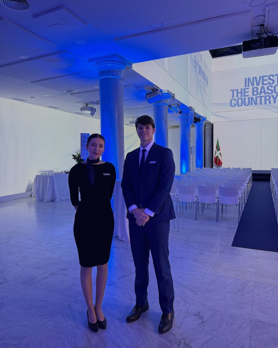 ACHEAzafatas's tweet photo. Hace poco trabajamos en un gran evento internacional del Gobierno Vasco en el Palacio Neptuno. 

Nuestras azafatas dieron apoyo durante toda la jornada, acompañando a asistentes y cuidando cada detalle 💙

#ACHEAzafatas #EventosMadrid #GobiernoVasco https://t.co/1ZMp6QAsH9