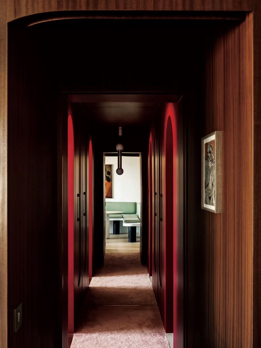 ELLEDECOR_Japan's tweet photo. 【50㎡】外への広がりを意識した、パリのヴィンテージ空間
https://t.co/cCV4tgLz2a

パリ12区にある、1970年代の近代建築の一室を軽やかな空間へとリノベーション。小空間でもオーナーお気に入りのヴィンテージ家具や色彩をたっぷりと詰めた、個性的な住まいを紹介。 https://t.co/wq1EADrrvC
