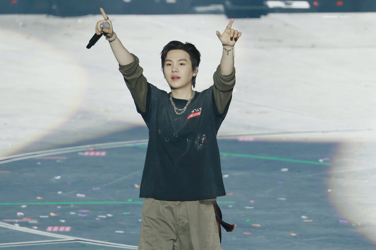 mygteambr's tweet photo. 240526 ✦ Fotos de SUGA no 1° show em Las Vegas 🎰 https://t.co/h6Oo6iEdIE