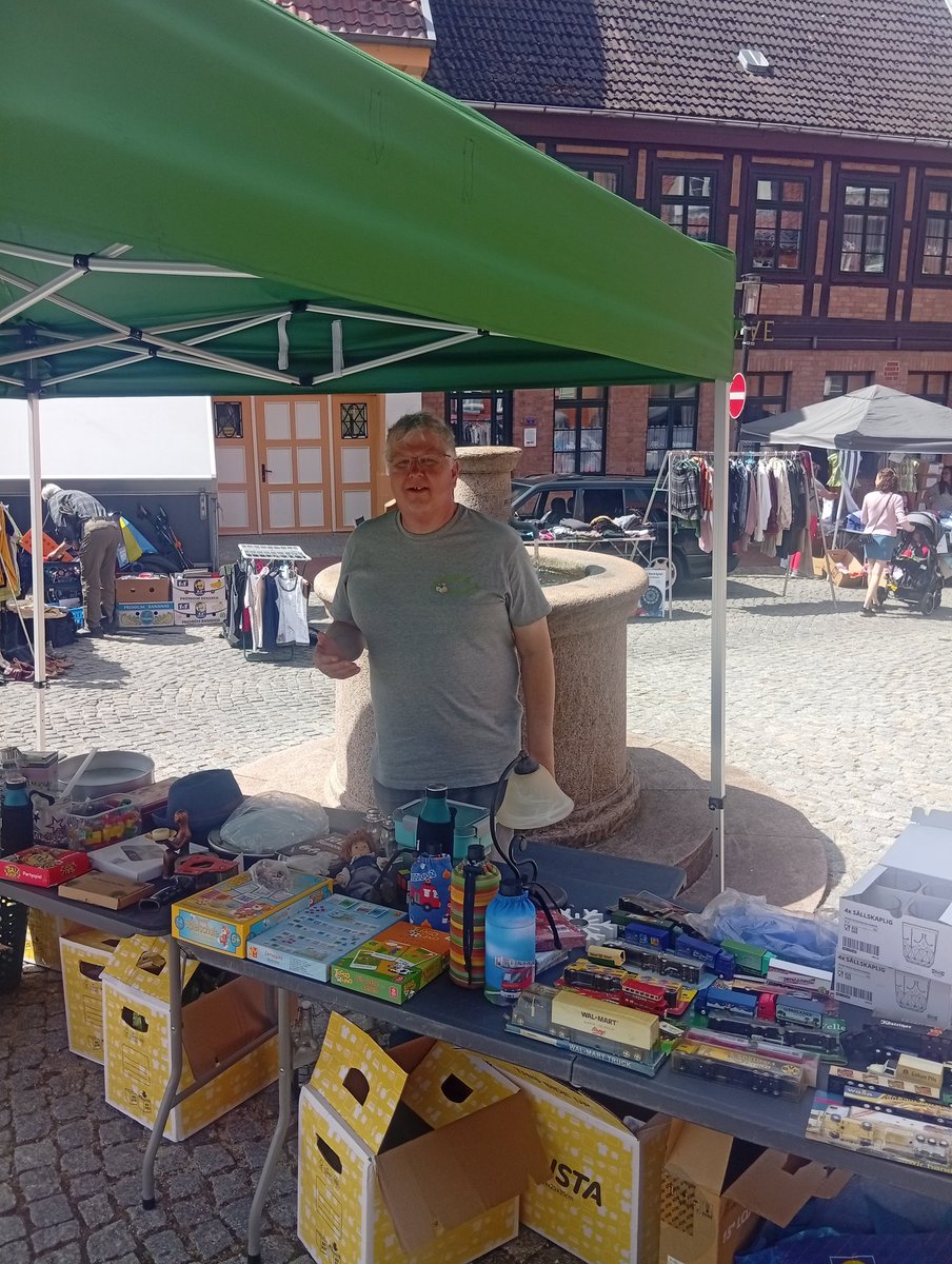 DKluever's tweet photo. Ich als Standbetreiber auf dem Altstadtflohmarkt heute in Gadebusch https://t.co/fA64elX0J4