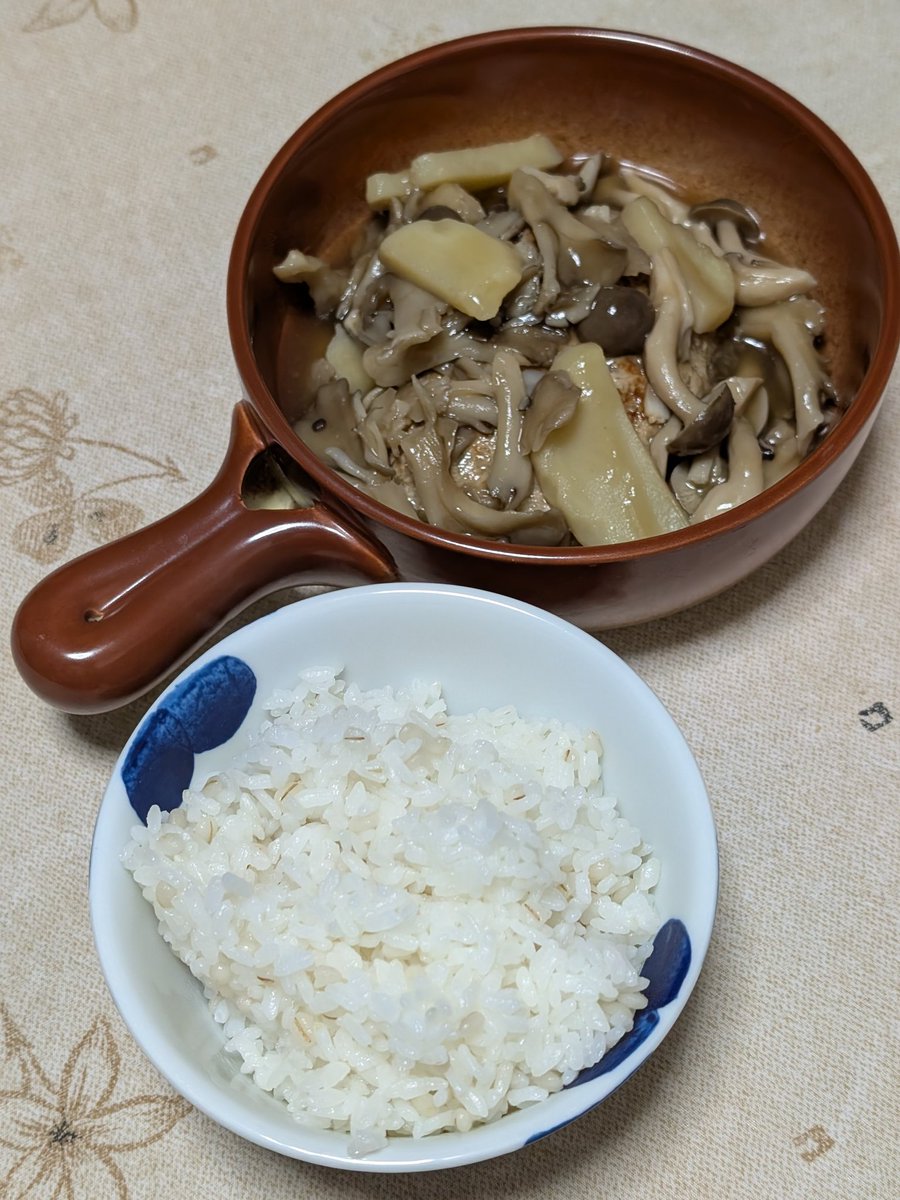 kirryF's tweet photo. 今日はハンバーグ。キノコあんかけソースです https://t.co/Dcqx9QTIOy