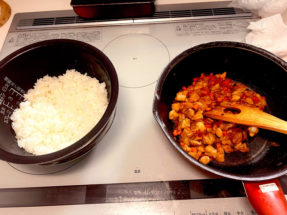 moonlight0951's tweet photo. オムライス作った🍅🍳🍚 https://t.co/gnGgKpLivF