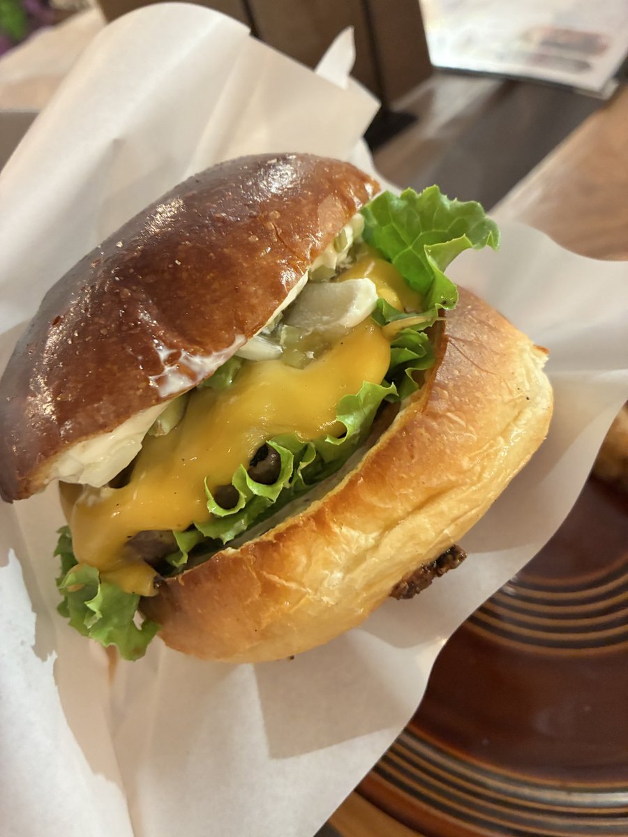 kawashmia's tweet photo. 先週はサンリットバーガーありがとうございました！
自分史上1番色んな楽器を使いました
そしてハンバーガーがめっちゃ美味しかった https://t.co/VjopI8Sko6