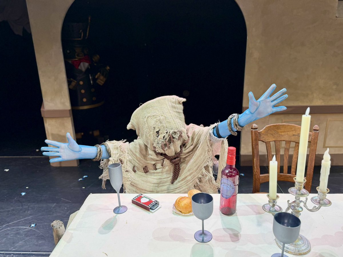 hiroki_watabe's tweet photo. ／　
🩸  DESTINY
＼　

Identity V STAGE Ep6
『The Abyss of Art』
ハンター編千秋楽無事に遊び終わりました🪓🪓🪓

監視者の皆様👀
沢山沢山沢山遊んでくれてありがとう。
ロビーくんとして遊べる日がまた来ますように。

“またね👋”

#IdentityV
#第五人格
#第五舞台 https://t.co/fBBHmlFPVx