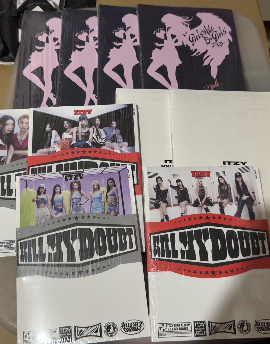 TeuwaiseuShopPh's tweet photo. wts lfb ph

itzy sealed album w/ gen pob

kmd
pb (4) - 380 set
digipack (5) - 950 set
cassette (5) - 1000 set
limited ed - 350

cheshire se - 350 | 650 set
gwbg folder - 400
btb limited ed - 400

✅ payo
✅ onhand
✅ mod - sco / jnt

t. yeji lia ryujin chaeryeong yuna photocard https://t.co/1umvGvbNbM